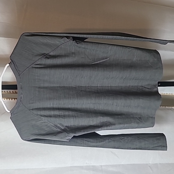 Athleta women's long-sleeve active pullover top Size Small.  Like New - Picture 4 of 5